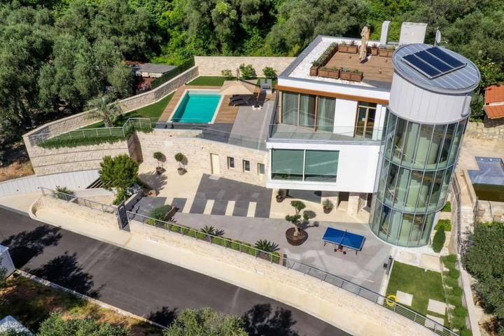 Casa vacanza per 10 persone, con piscina e giardino nonché sauna e panorama a Sveti Stefan