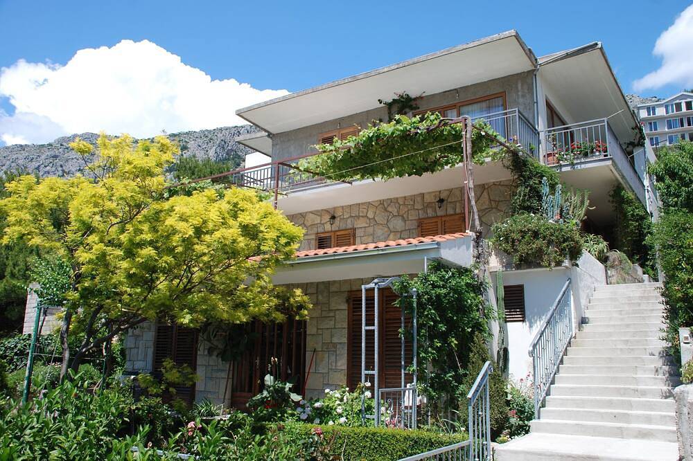 Ganze Wohnung, Studio Appartement mit Balkon und Meerblick Brela, Makarska (As-20778-c) in Brela, Makarska Riviera