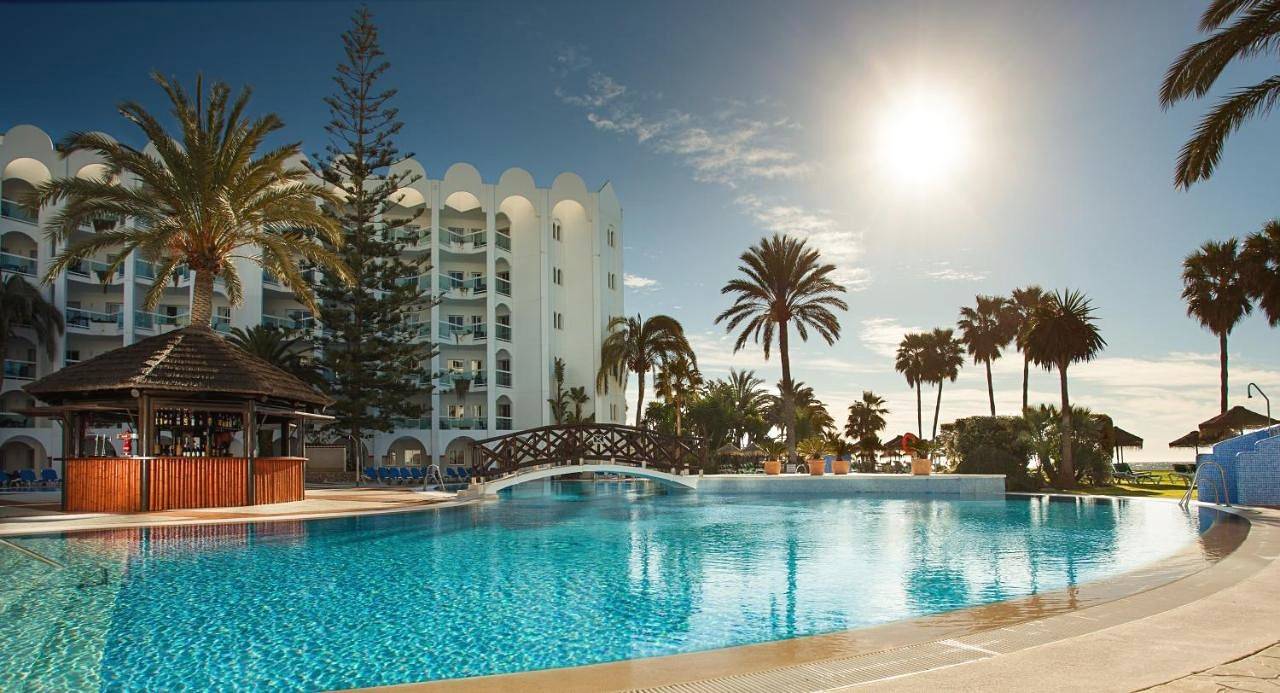 Aparthotel para 10 personas con jardín in Playa Playazo, Nerja