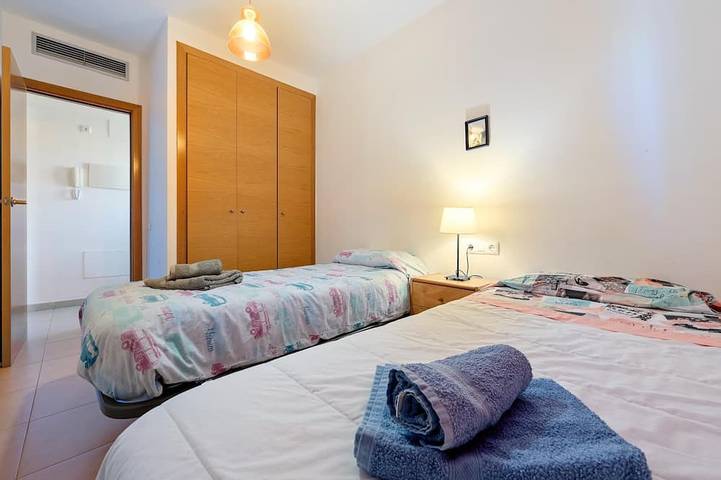 Entire apartment, Spacious family apartment on Costa Daurada shore in Vandellòs i l'Hospitalet de l'Infant, Costa Dorada