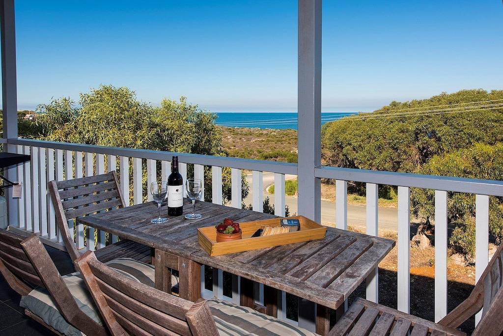 Seaclusion Cottage - Modern renovated beach house in Guilderton, Western Australia