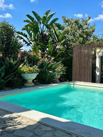 Gîte pour 2 personnes, avec jardin ainsi que vue et piscine dans Torres Novas
