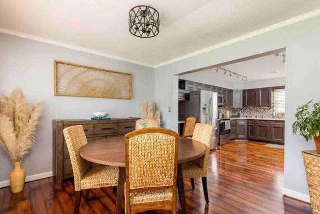 Contemporary & Cheerful Great choice for families in Greensboro, Guilford County