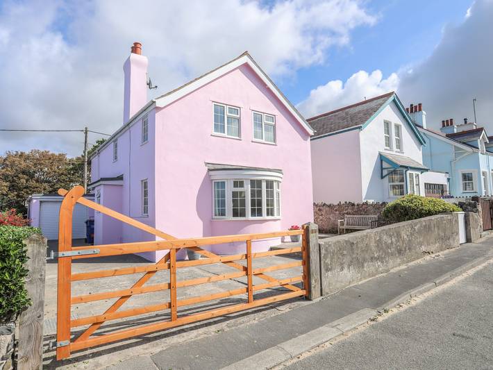 Cottage for 7 people, with garden, with pets in Rhosneigr