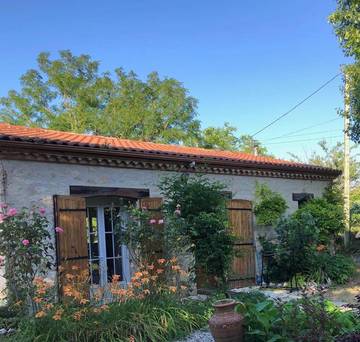 Gîte pour 2 personnes, avec piscine et vue, animaux acceptés à Montayral