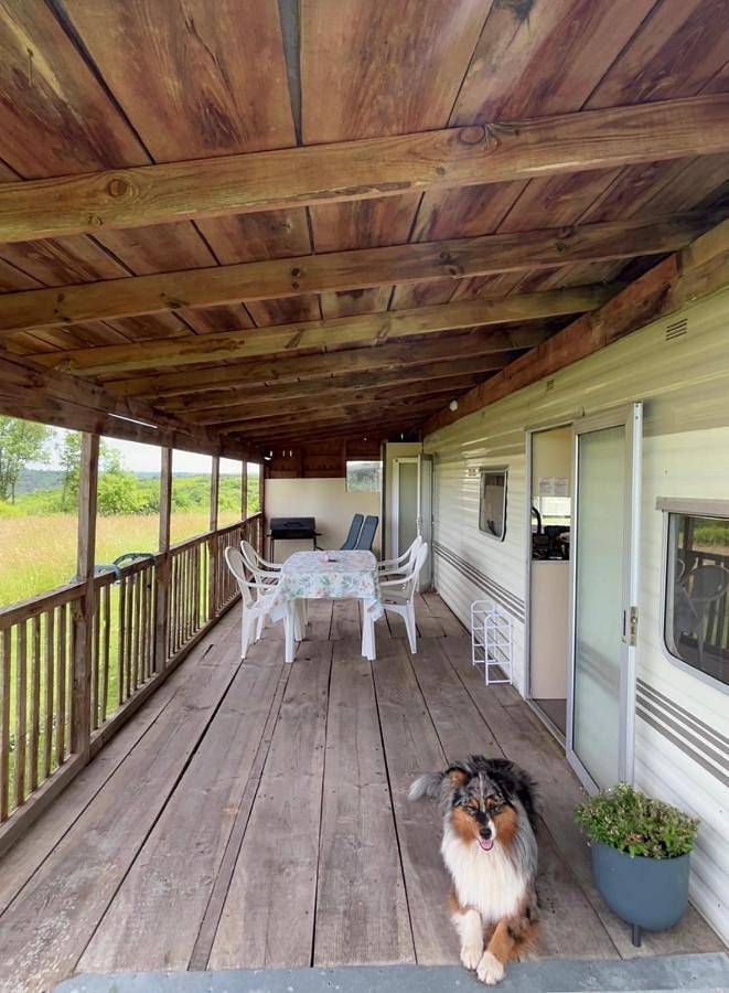 Location de vacances pour 9 personnes, avec terrasse ainsi que vue et jardin à Fleurac - 3