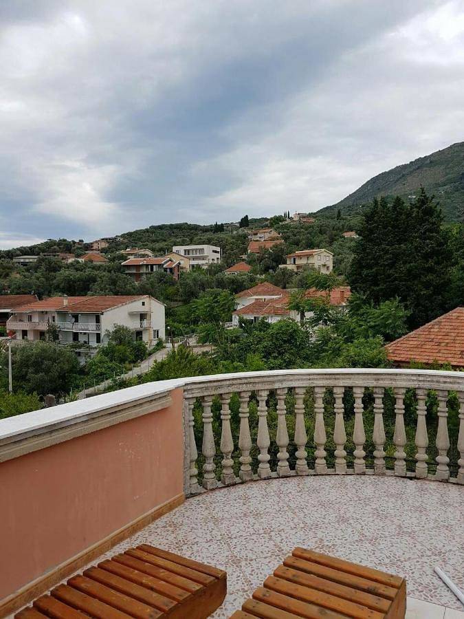 Maison d’hôte pour 4 personnes, avec terrasse et vue dans Bar - 4