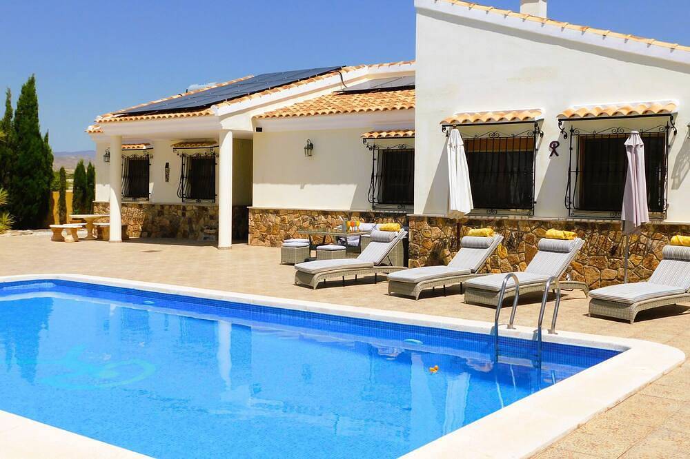 Villa espaciosa de lujo, aire acondicionado, enorme piscina, 3 dormitorios / 2 baños, vistas, todo un nivel in Albox, Provincia de Almería