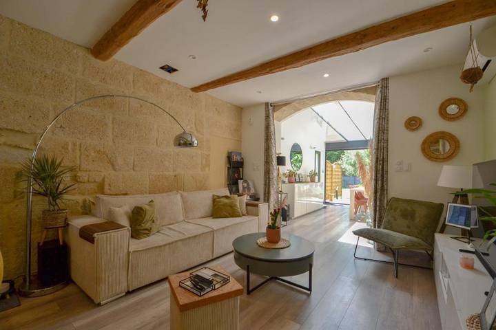 Location de vacances pour 4 personnes, avec Terrasse ainsi que Jardin et Piscine à Bezouce