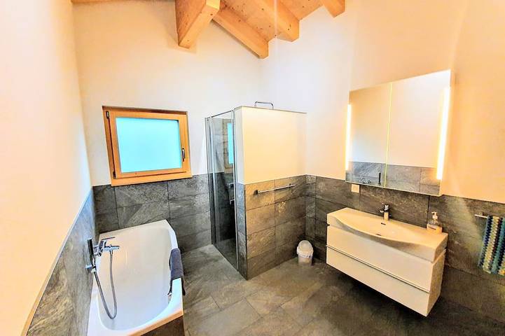 Appartement entier, Nouveau 3ème appartement de 5 pièces dans le chalet Eiger North Face in Schwendi b. Grindelwald, Grindelwald