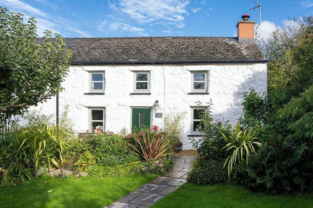Fern Cottage, pet friendly, character holiday cottage in Aberporth in Aberporth, Cardigan Bay
