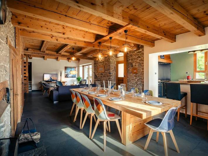 Gîte pour 12 personnes, avec sauna et jardin ainsi que vue et piscine, animaux acceptés à Les Clefs - 2