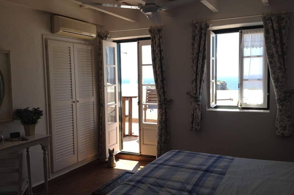 Casa “La Roca” frente al mar en exclusivo complejo residencial in Sant Climent, Maó