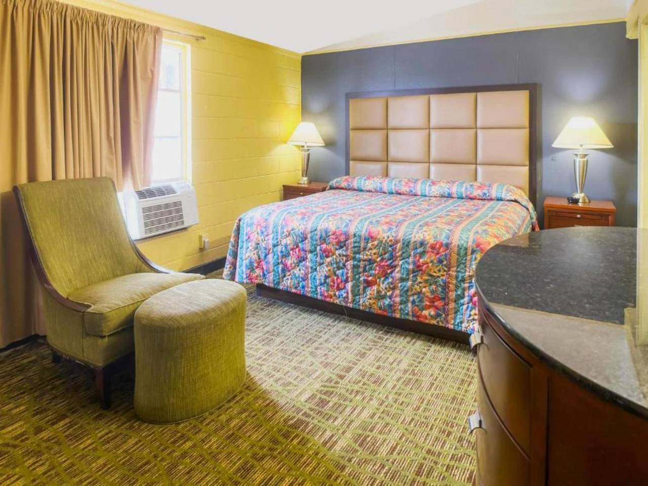 Entire apartment, King Bed|Smoking|Mobile Al in Mobile (AL), Mobile Bay