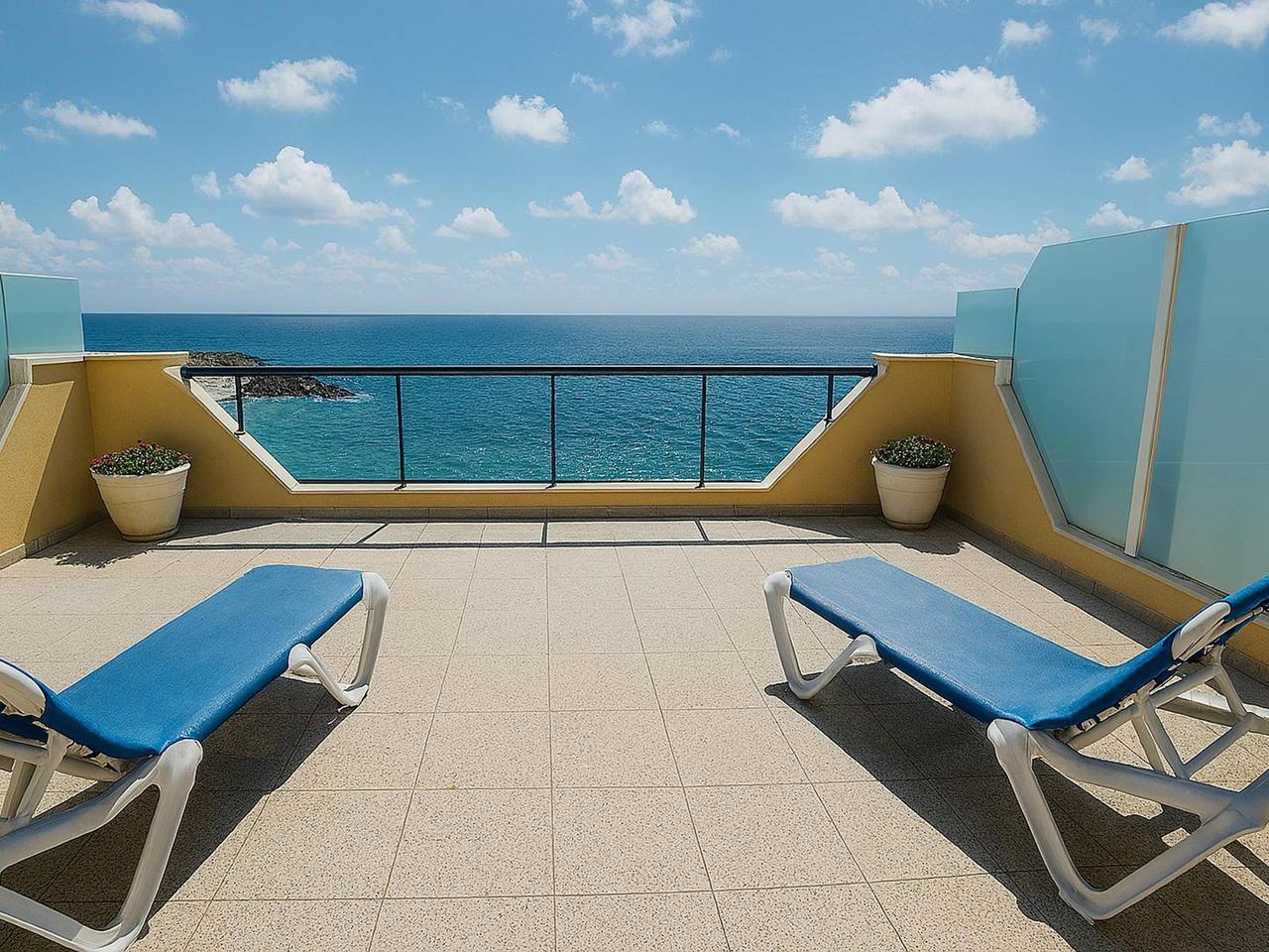 Hel ferielejlighed, El Coral Apartment - First Beach Line in Playa El Cristo, Estepona