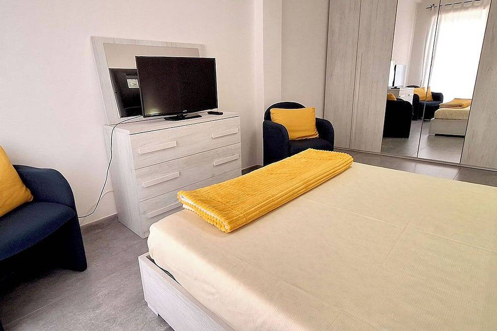 Entire apartment, Controluce Casa Vacanze con Parcheggio Gratuito in Bracciano, Lake Bracciano