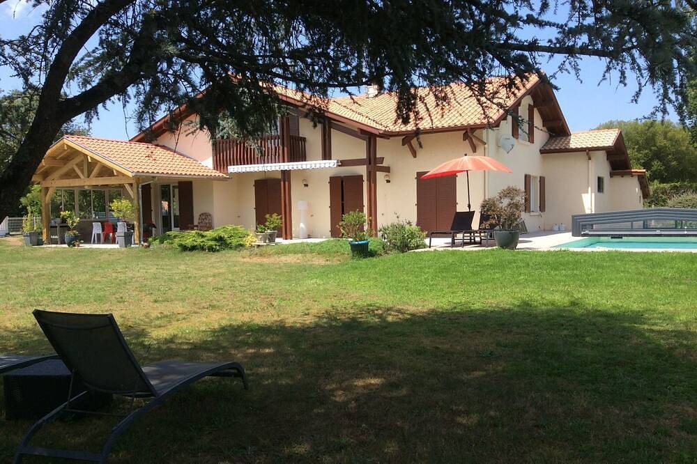 Superbe villa landaise dans un parc de 2000 m²a 10 mn de la mer in Tosse, Côte d’Argent