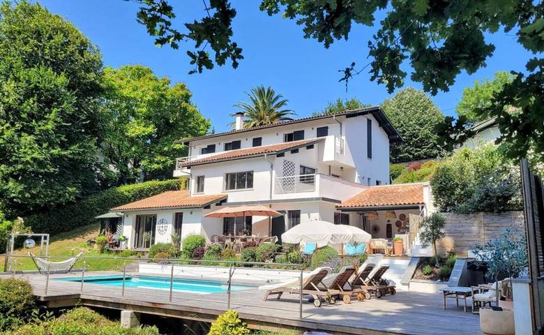 Villa pour 10 personnes, avec Balcon et Jacuzzi ainsi que Terrasse et Jardin à Urrugne