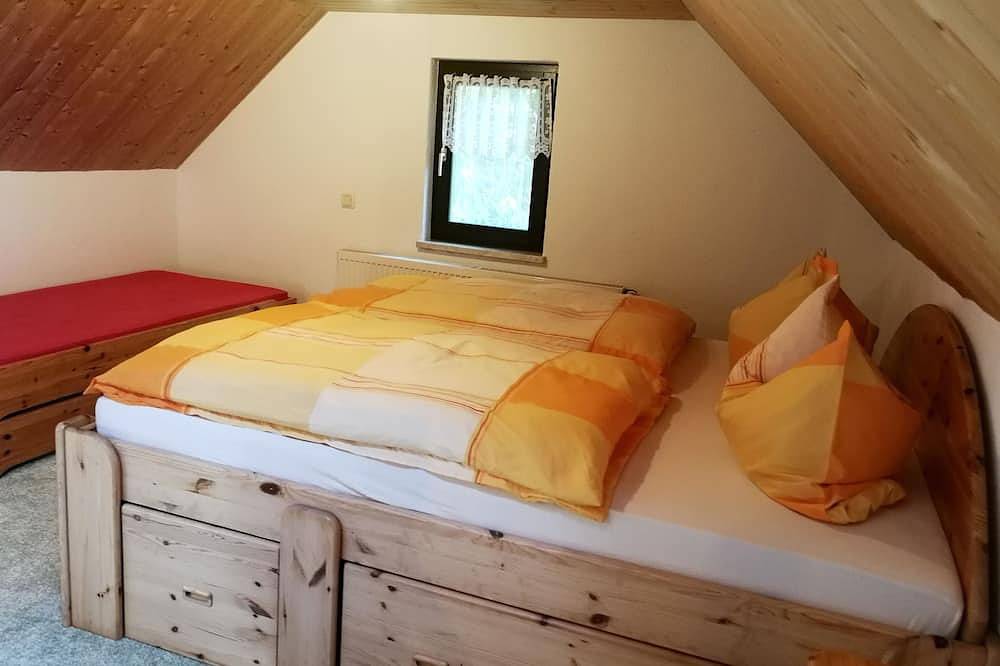 Direkt am Wald, in ruhiger Lage gelegenes, sehr gut ausgestattetes Ferienhaus in Zwota, Klingenthal