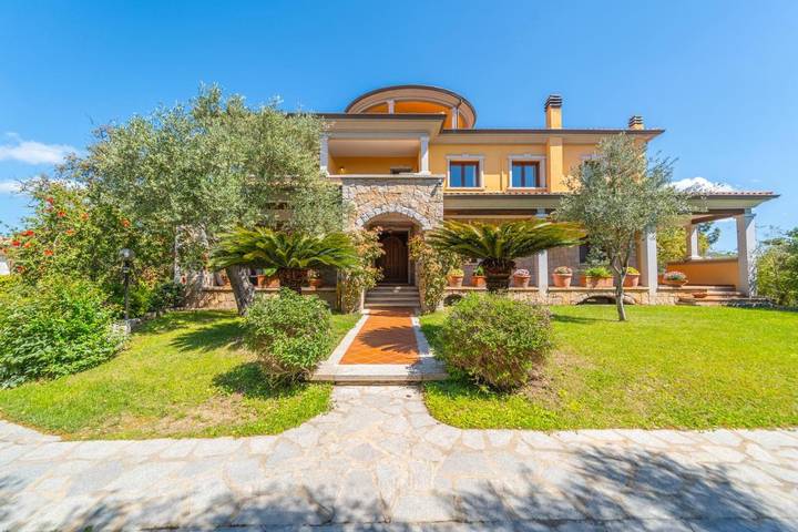 BnB für 3 Personen, mit Garten und Balkon sowie Ausblick in Olbia
