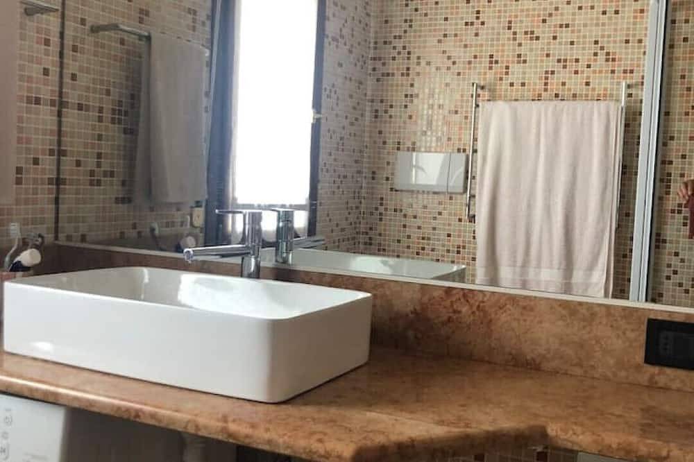 Apartment directly by the lake in Colombare, Sirmione