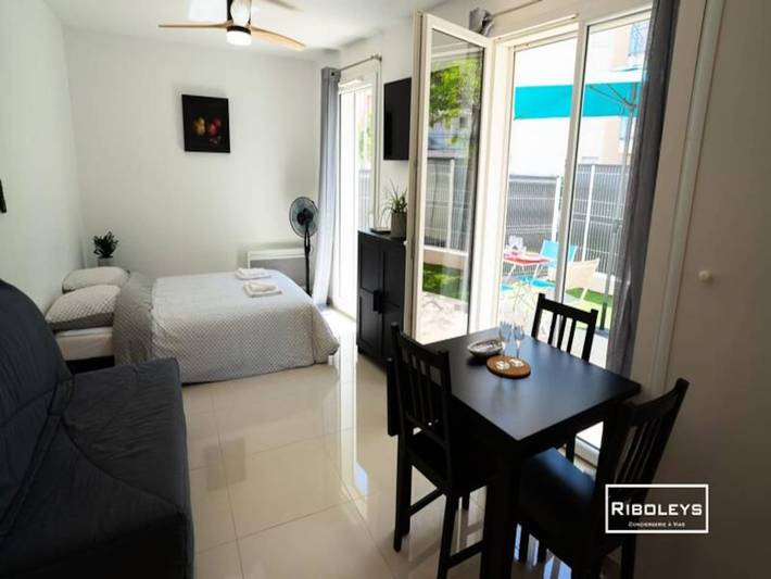 Gîte pour 4 personnes, avec jardin, adapté aux familles dans Plage de la Farinette