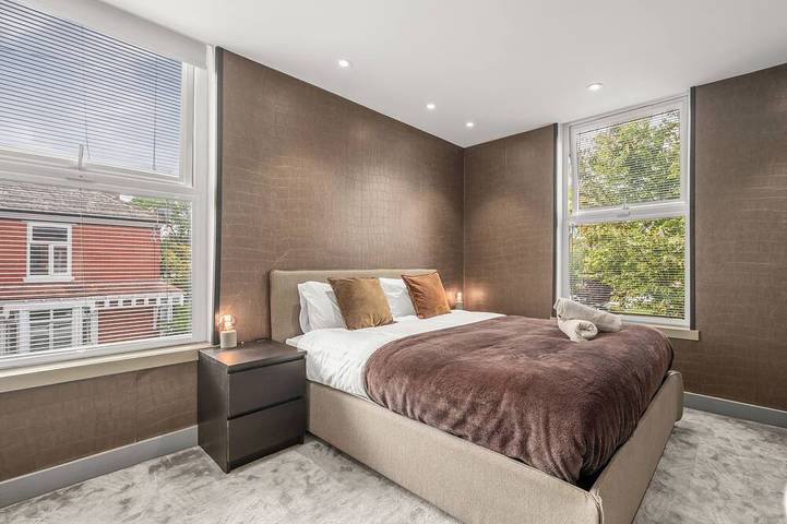 The Didsbury Retreat l Cinema l Sleeps 8 in Manchester, Greater Manchester