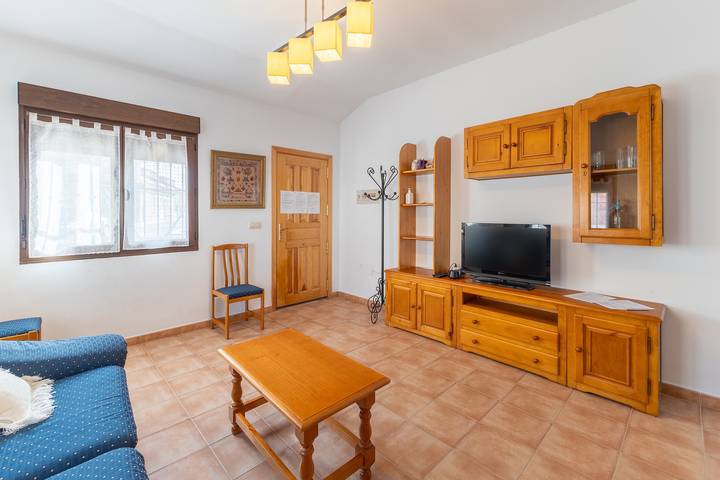 Holiday Home 'De Los Abuelos' with Mountain Views, Private Terrace and Wi-Fi in Ortigosa del Monte, Segovia Province