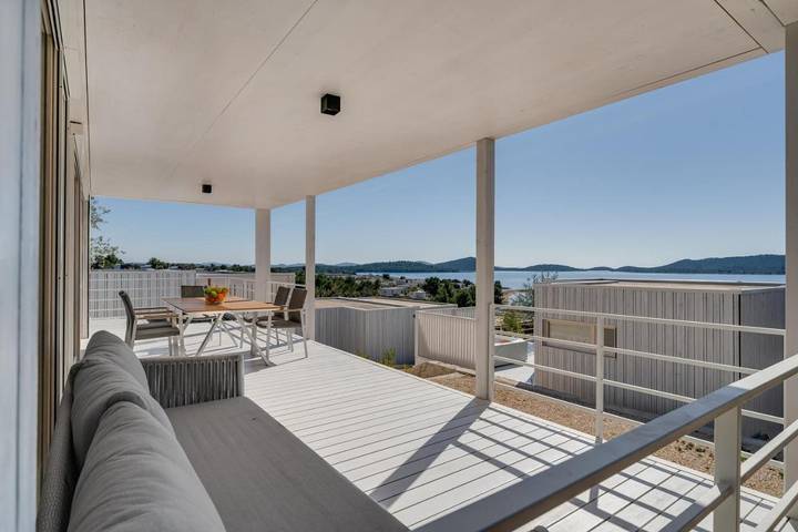 Villa pour 6 personnes, avec balcon ainsi que jacuzzi et piscine à Drage (Pakoštane)