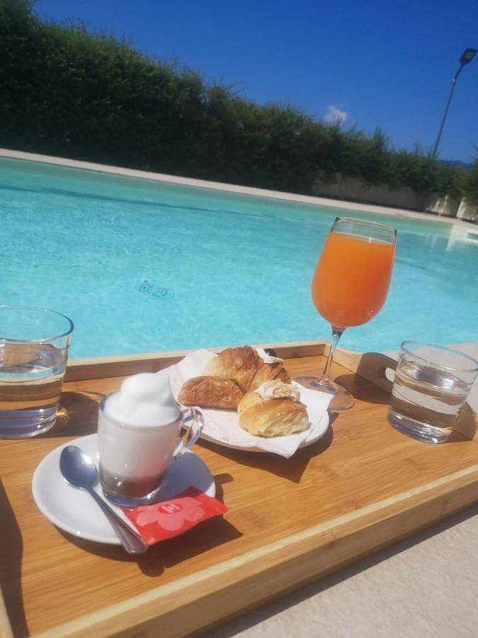 Bed and breakfast per 4 persone, con panorama e terrazza nonché piscina, con animali domestici - 1