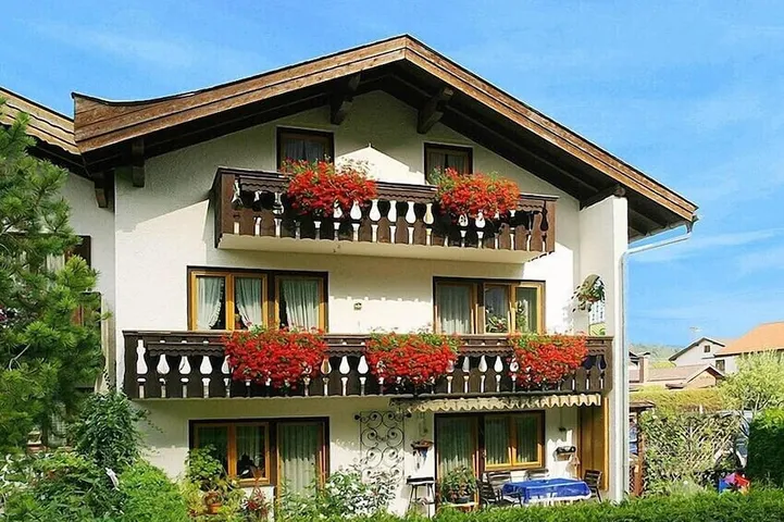 Ganze Wohnung, 3-Zimmer-Ferienwohnung ruhig, zentral, familienfreundlich. Haustiere willkommen in Mittenwald, Bayerische Alpen