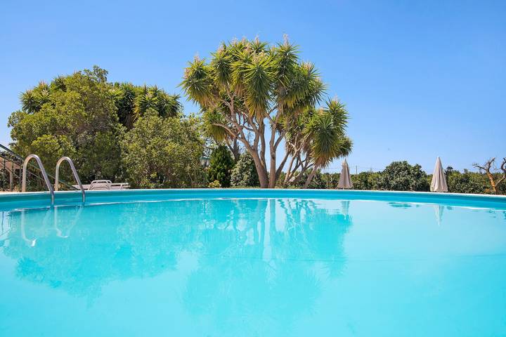 Casa de Férias 'Quinta Alegre Tavira T2' com Piscina Partilhada, Wi-Fi e Ar Condicionado in Santo Estévão, Ria Formosa