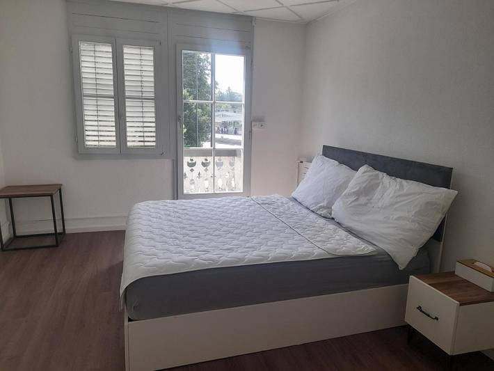 Chambre d’hôte pour 3 personnes, avec balcon et vue