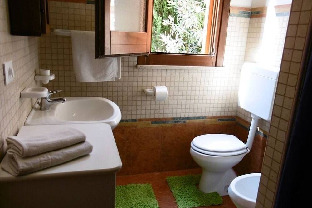Cozy semi-detached terrace house 5 minutes from the beautiful sandy beach in Balestrate, Provincia de Palermo