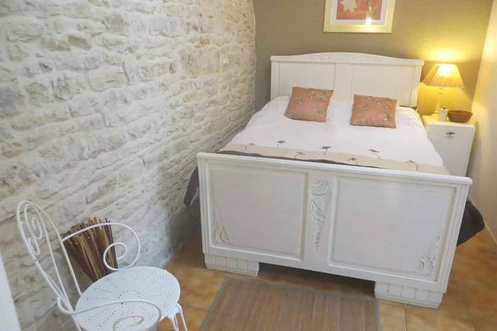 Gîte pour 6 personnes, avec jardin et piscine ainsi que terrasse et jacuzzi à Puyravault (Vendée) - 2