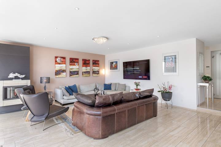 Villa pour 6 personnes, avec terrasse ainsi que vue sur le lac et piscine en Suisse - 4
