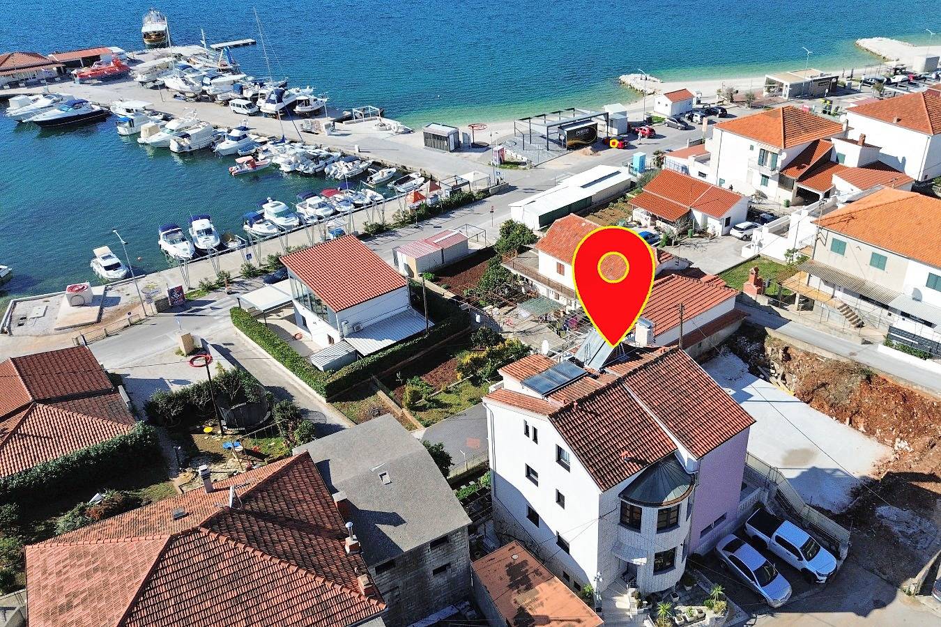 Ganze Wohnung, 1-Zimmer-Ferienwohnung mit Balkon und Meerblick Okrug Gornji, Ciovo A-11374-a in Okrug Gornji, Ciovo