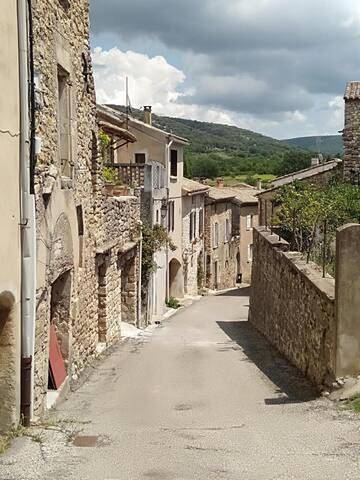 Location de vacances pour 10 personnes, avec vue et terrasse à Saint-André-de-Roquepertuis - 4