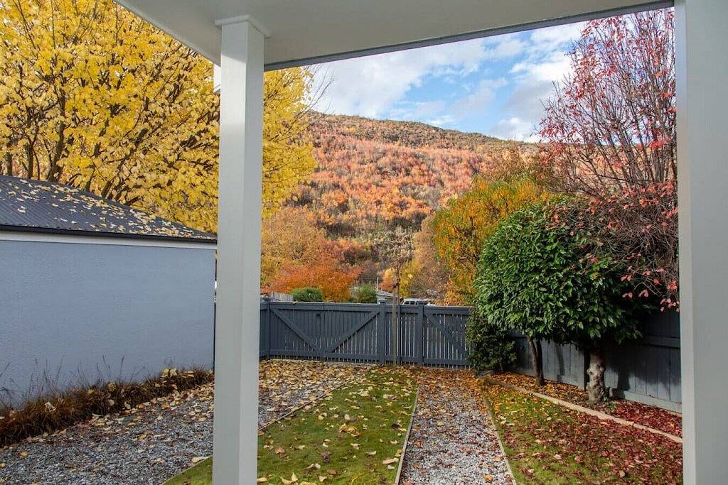 Duff's Cottage-fabulous location-comfort +style in Arrowtown, Otago