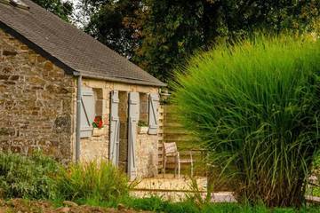Gîte pour 2 personnes, avec jardin et terrasse à Ploumilliau
