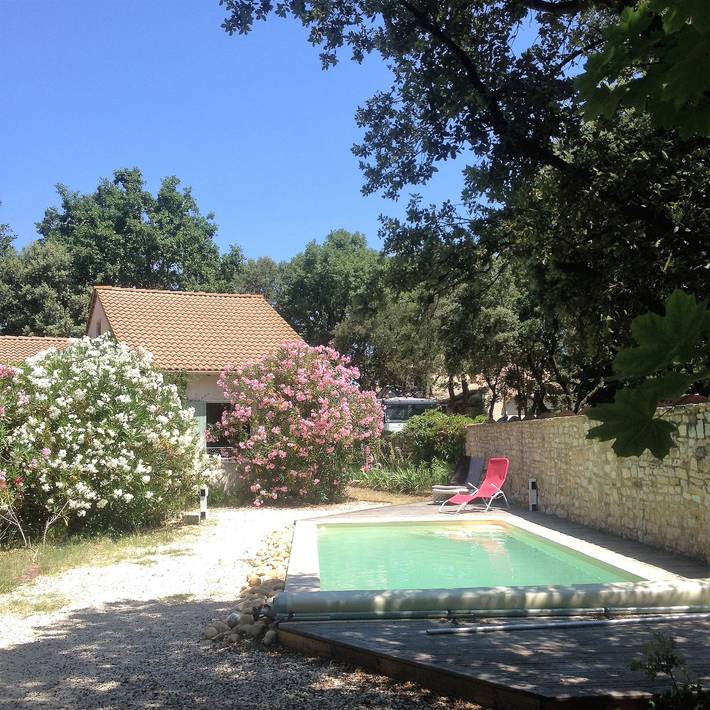 Location de vacances pour 9 personnes, avec piscine et terrasse à Arpaillargues-et-Aureillac
