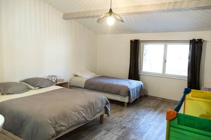 Location de vacances pour 10 personnes, avec terrasse et jardin à La Baume-Cornillane - 3