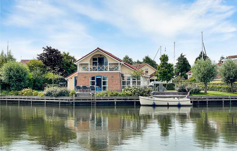 Ferienhaus für 6 Personen, mit Whirlpool und Terrasse sowie Garten in Workum