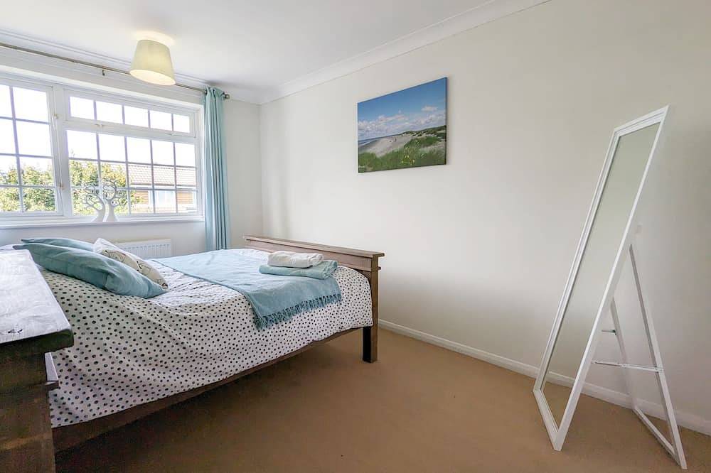 A family house that sleeps 5 guests  in 3 bedrooms in West Wittering Beach, West Wittering