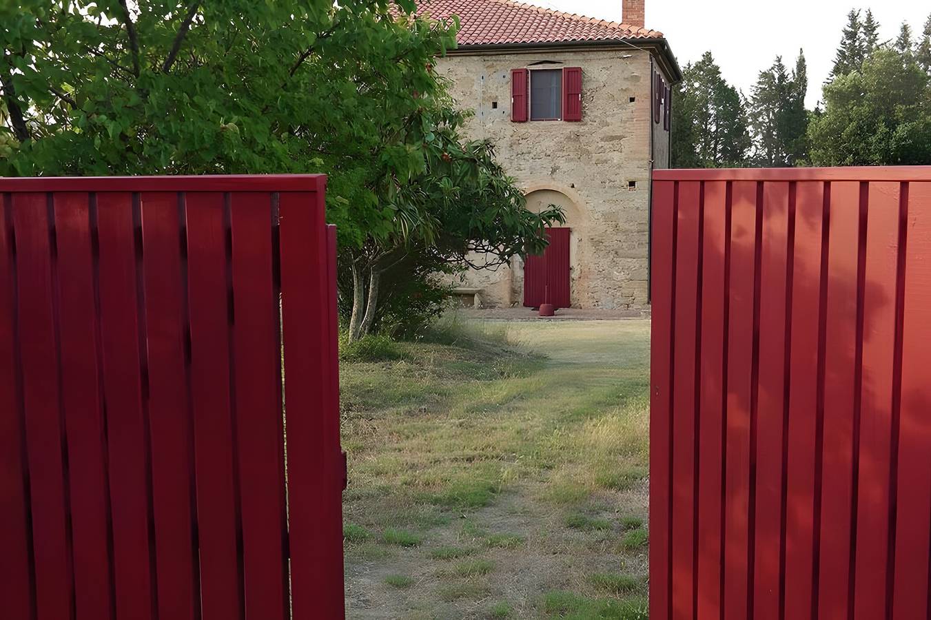 Pod.natalino farmhouse between woods and reality in the land of the giants in Peccioli, Pisa Provinz