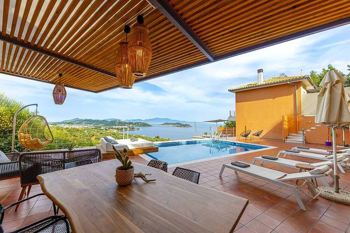 Villa for 7 people, with garden and balcony in Skiathos