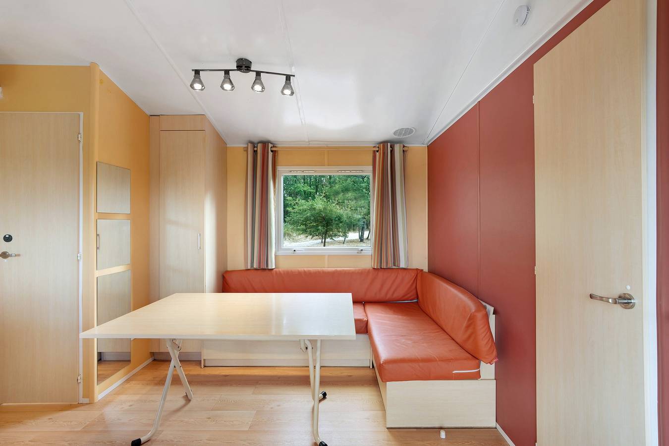 Bungalow « À l'Orée des Bois » avec piscine partagée, Wi-Fi et climatisation in Monfaucon, Périgord Pourpre