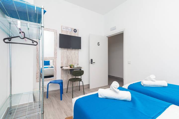 Cozy Pension in Valencia with A/C, WiFi & Close to City Center in l'Olivereta, Valencia
