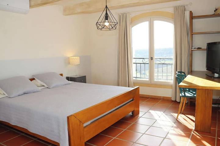 Location de vacances pour 8 personnes, avec jardin et terrasse à Saint-Michel-l'Observatoire - 2