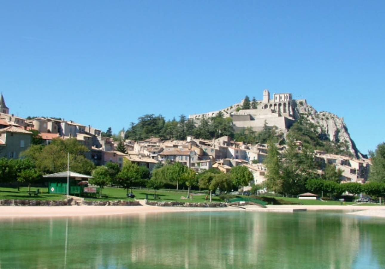 Appartement entier, Appartement « Maison La Placette, Plan d’Eau » avec balcon, Wi-Fi et climatisation in Sisteron, Région de Forcalquier